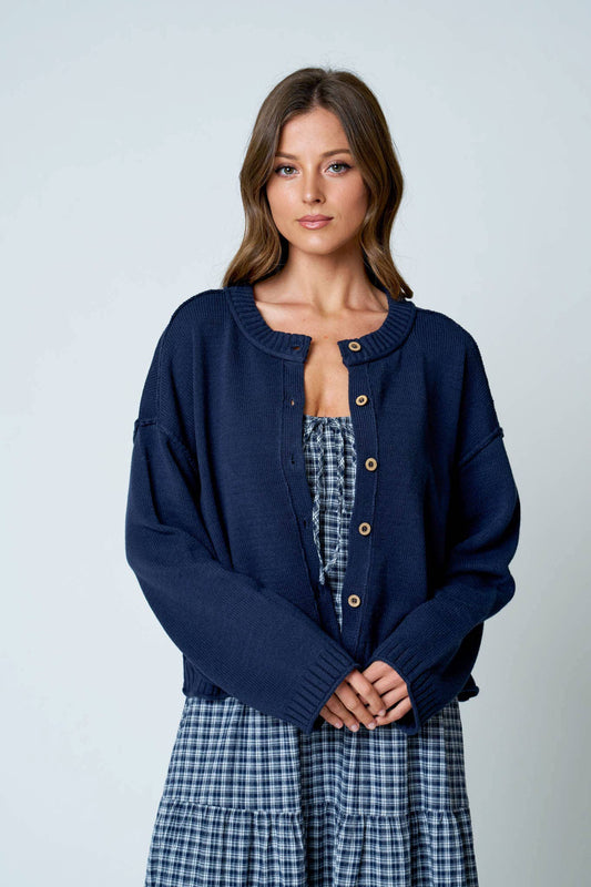 RAW EDGE EXPOSED SEAM BUTTON DOWN KNIT CARDIGAN: NAVY