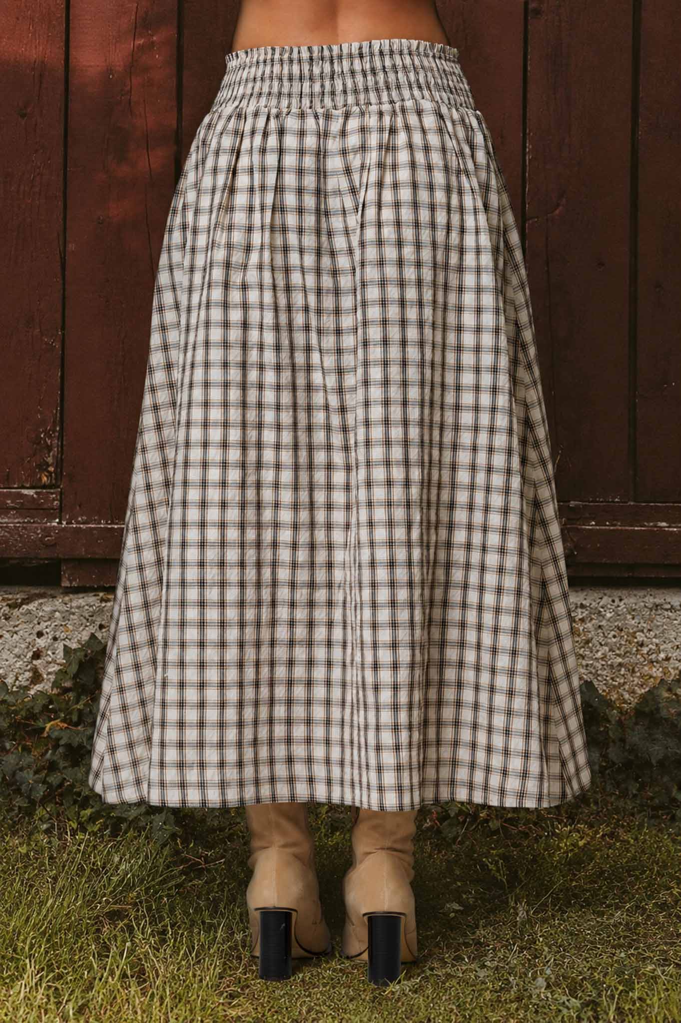 PLAID SMOCKED WAIST BUTTON DOWN MIDI SKIRT: LIGHT KHAKI MULTI