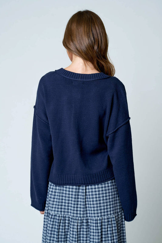 RAW EDGE EXPOSED SEAM BUTTON DOWN KNIT CARDIGAN: NAVY